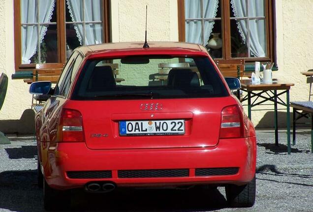 Audi RS4 Avant B5