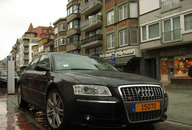 Audi S8 D3