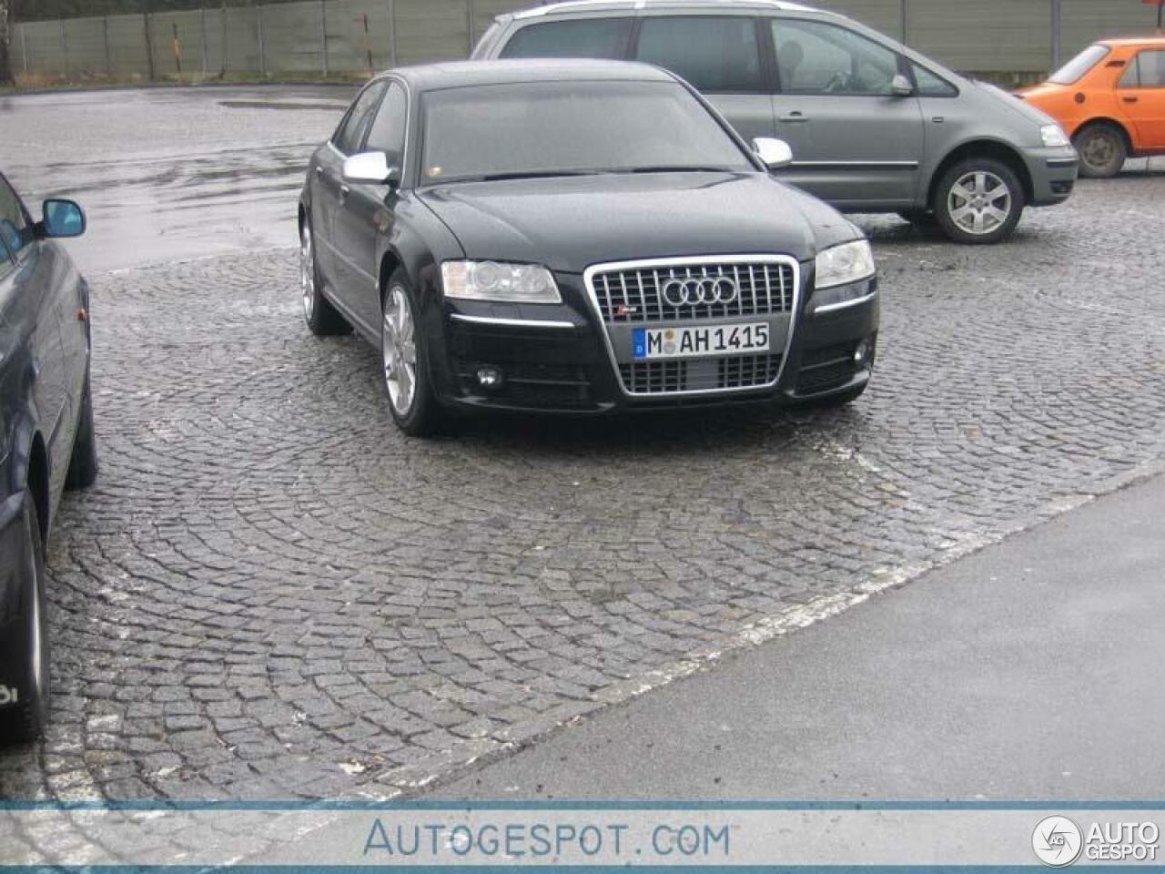 Audi S8 D3