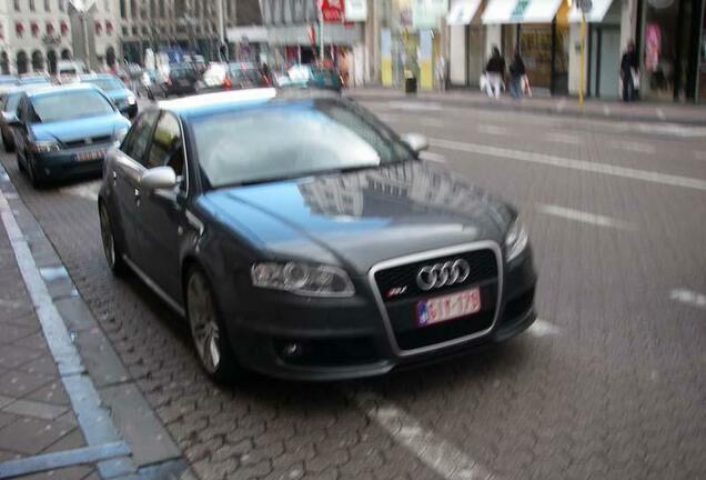 Audi RS4 Sedan