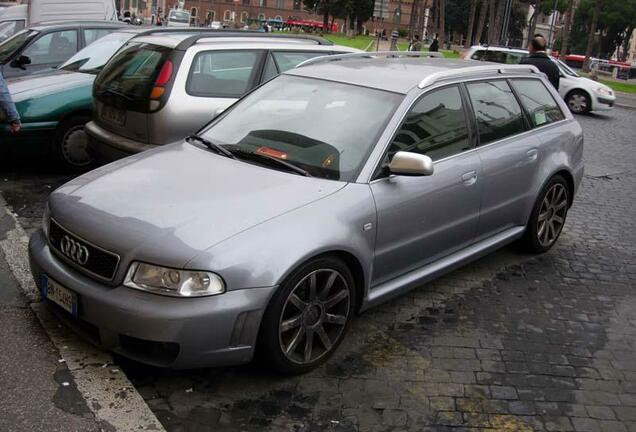 Audi RS4 Avant B5