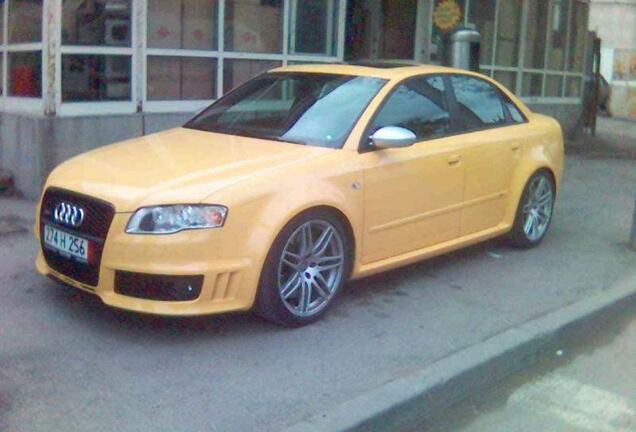 Audi RS4 Sedan