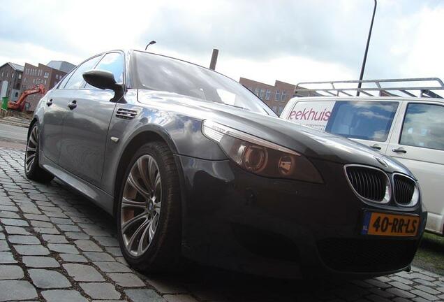 BMW M5 E60 2005