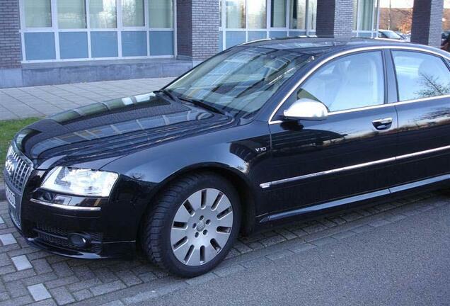 Audi S8 D3