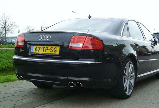 Audi S8 D3