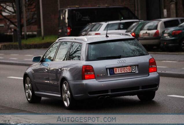 Audi RS4 Avant B5