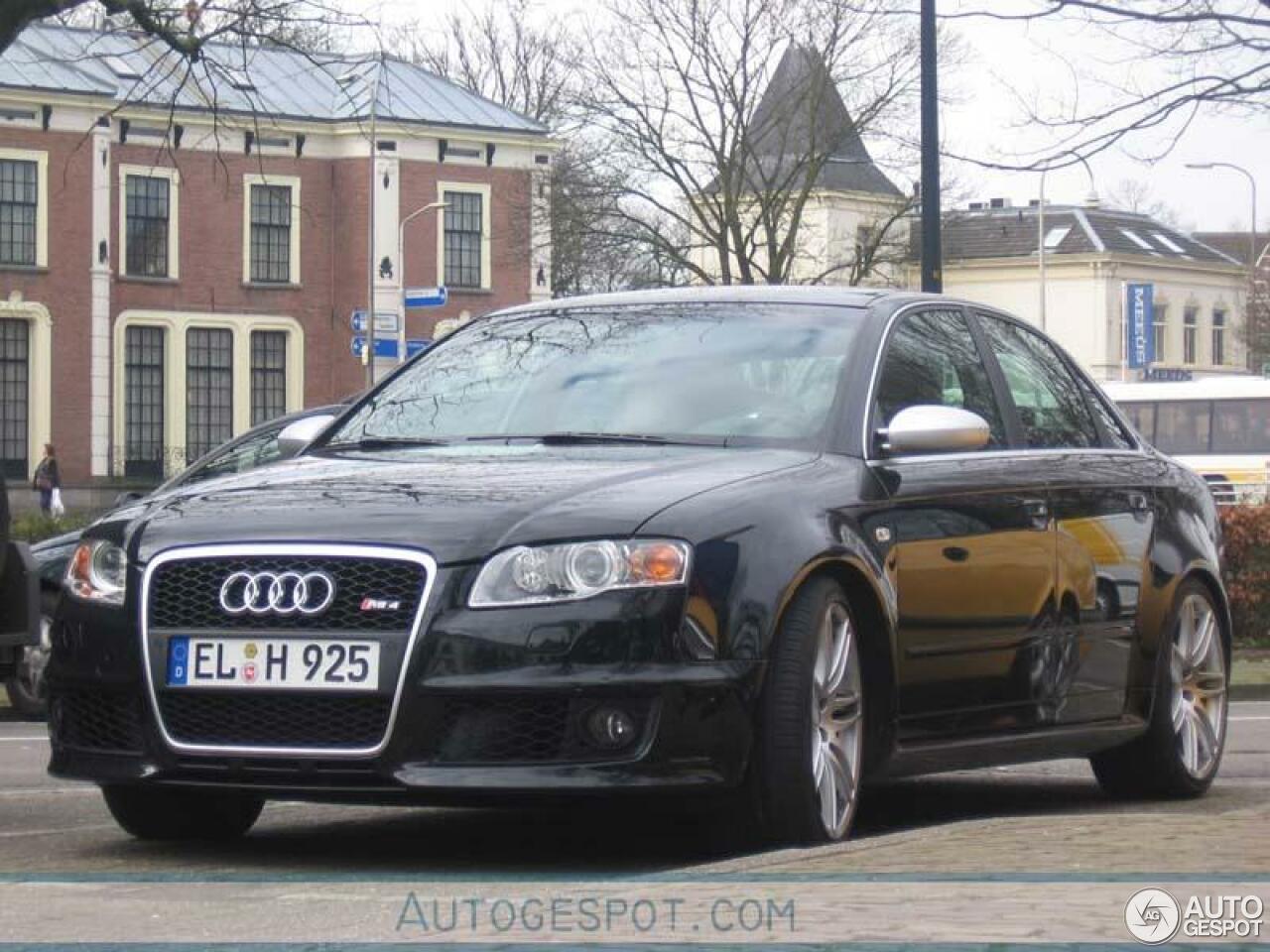 Audi RS4 Sedan