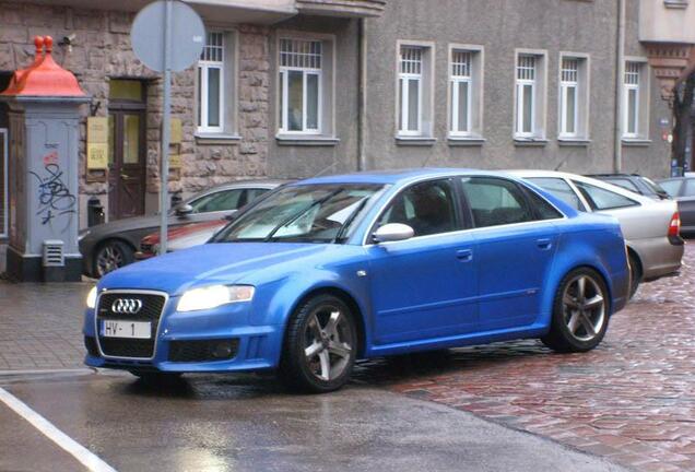 Audi RS4 Sedan