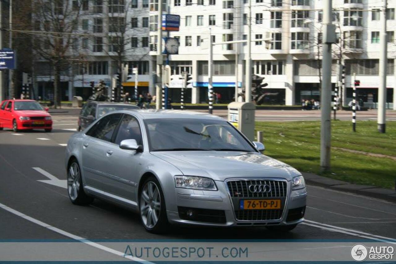 Audi S8 D3