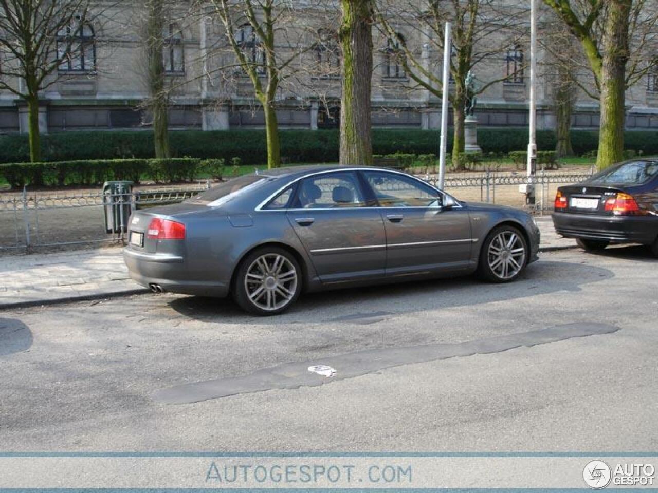 Audi S8 D3