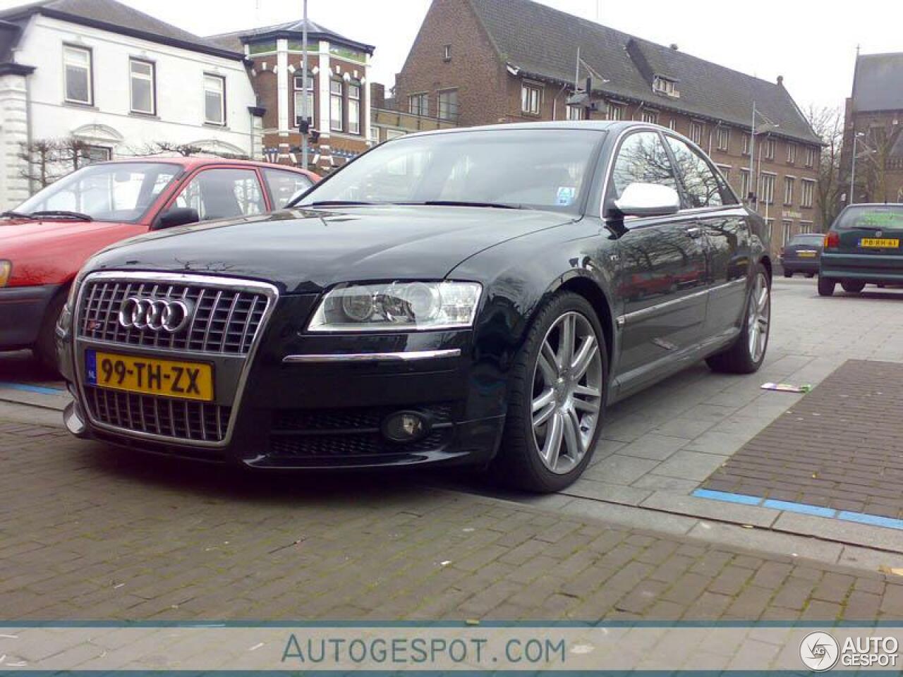 Audi S8 D3