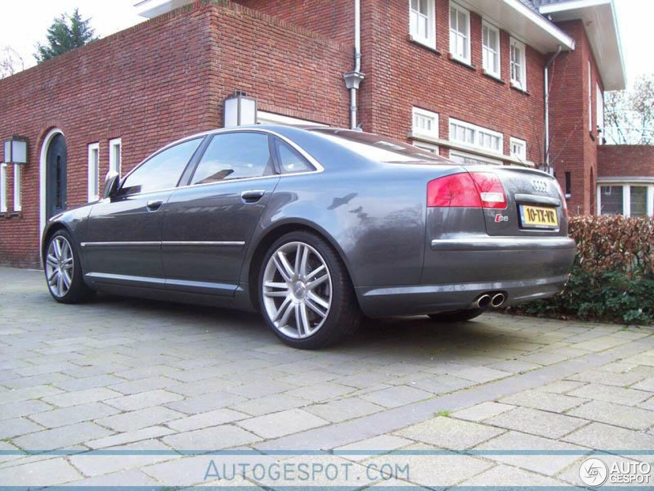 Audi S8 D3