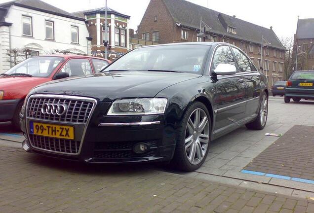 Audi S8 D3