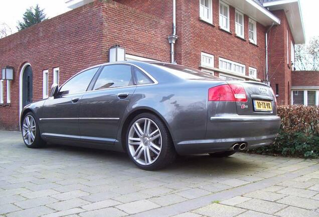 Audi S8 D3