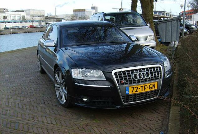 Audi S8 D3