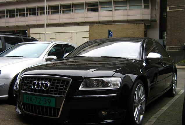 Audi S8 D3