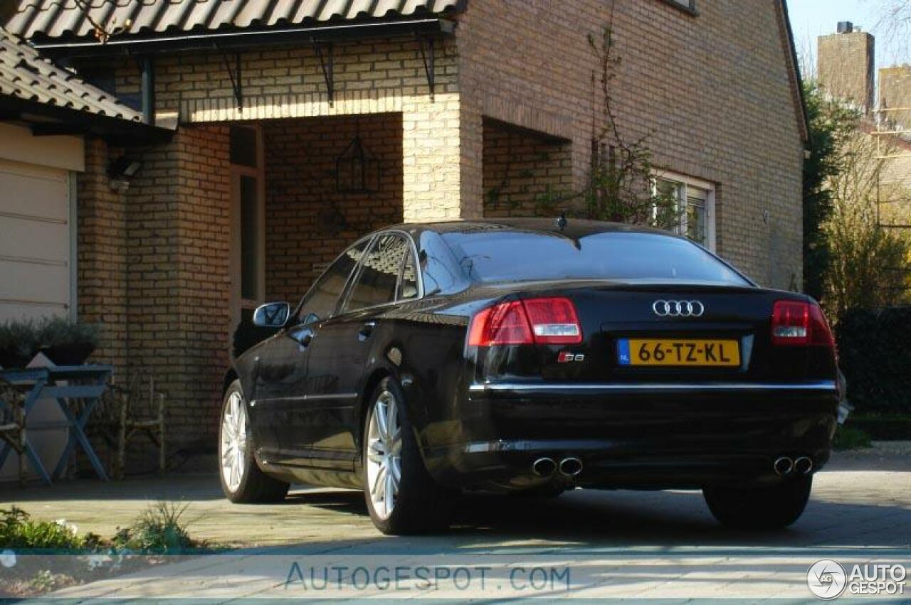 Audi S8 D3