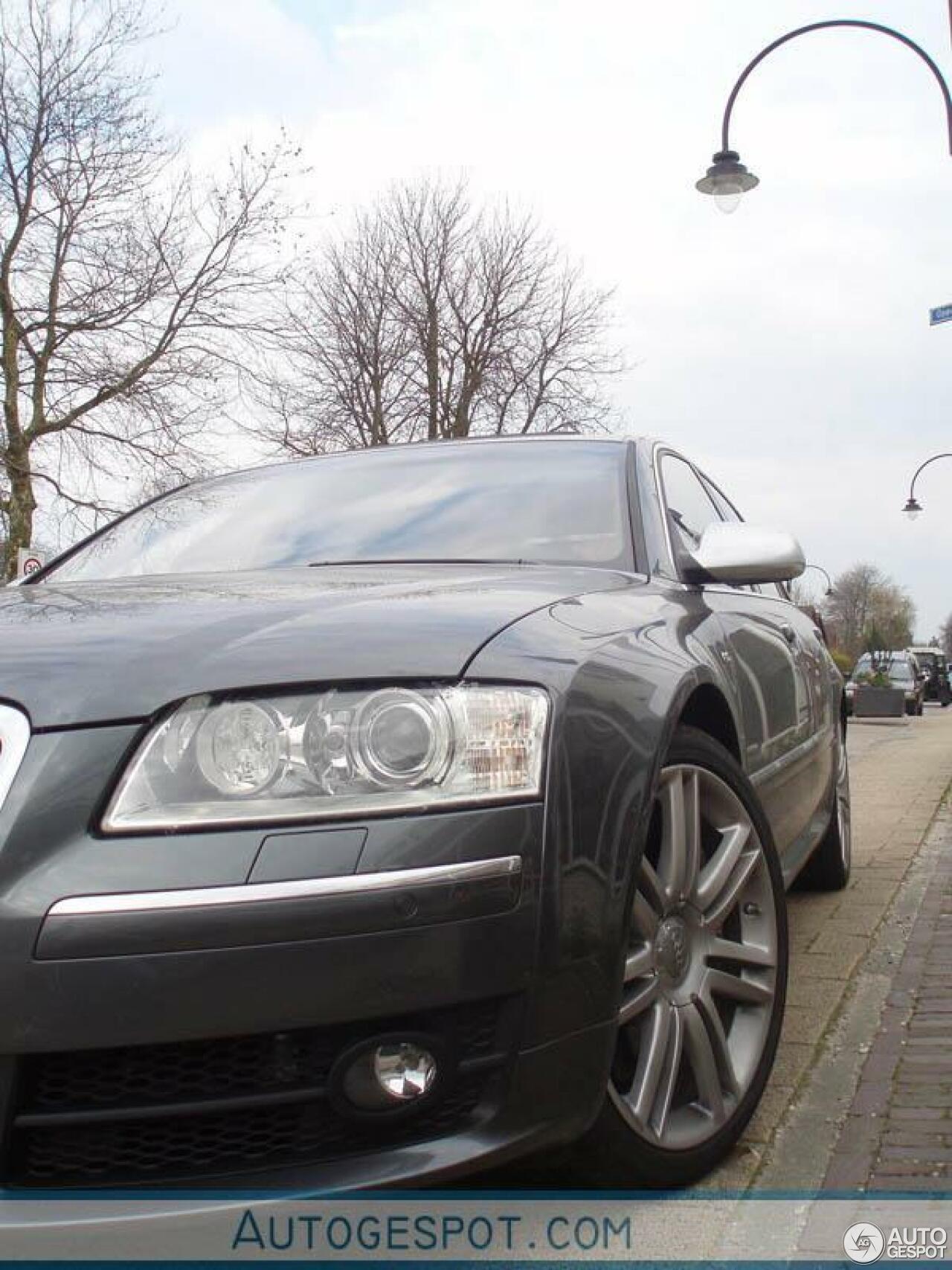 Audi S8 D3