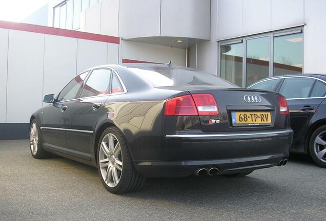 Audi S8 D3