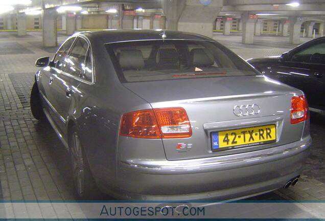 Audi S8 D3