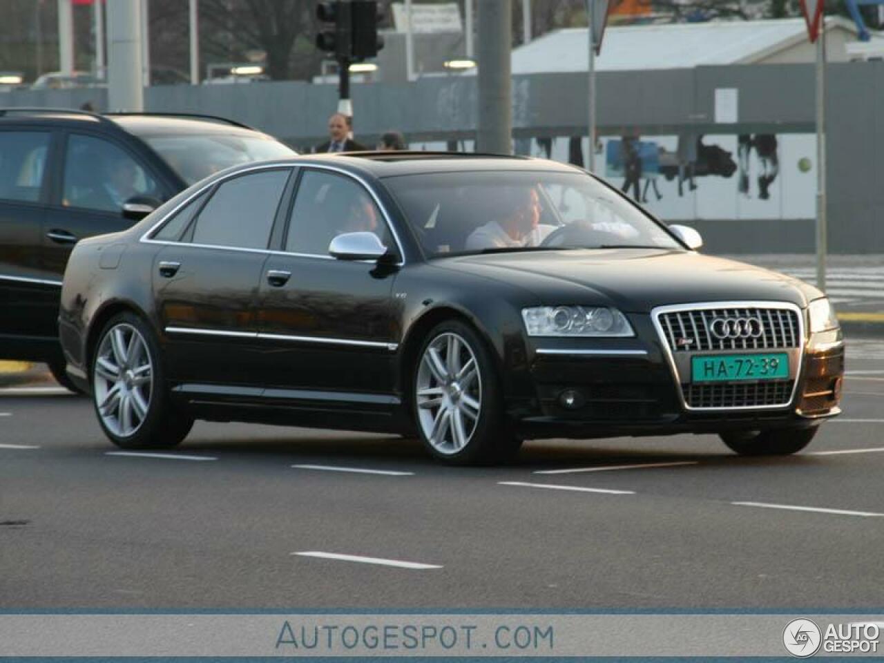 Audi S8 D3