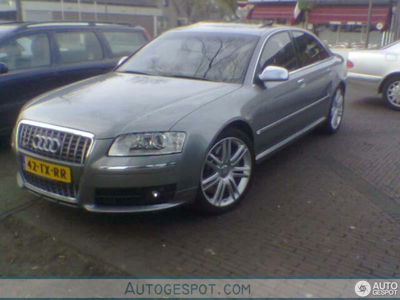 Audi S8 D3