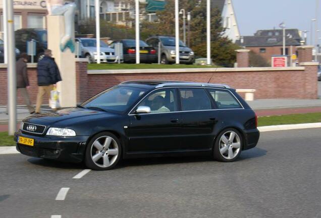 Audi RS4 Avant B5