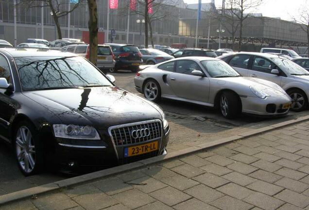 Audi S8 D3