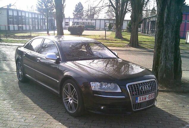 Audi S8 D3