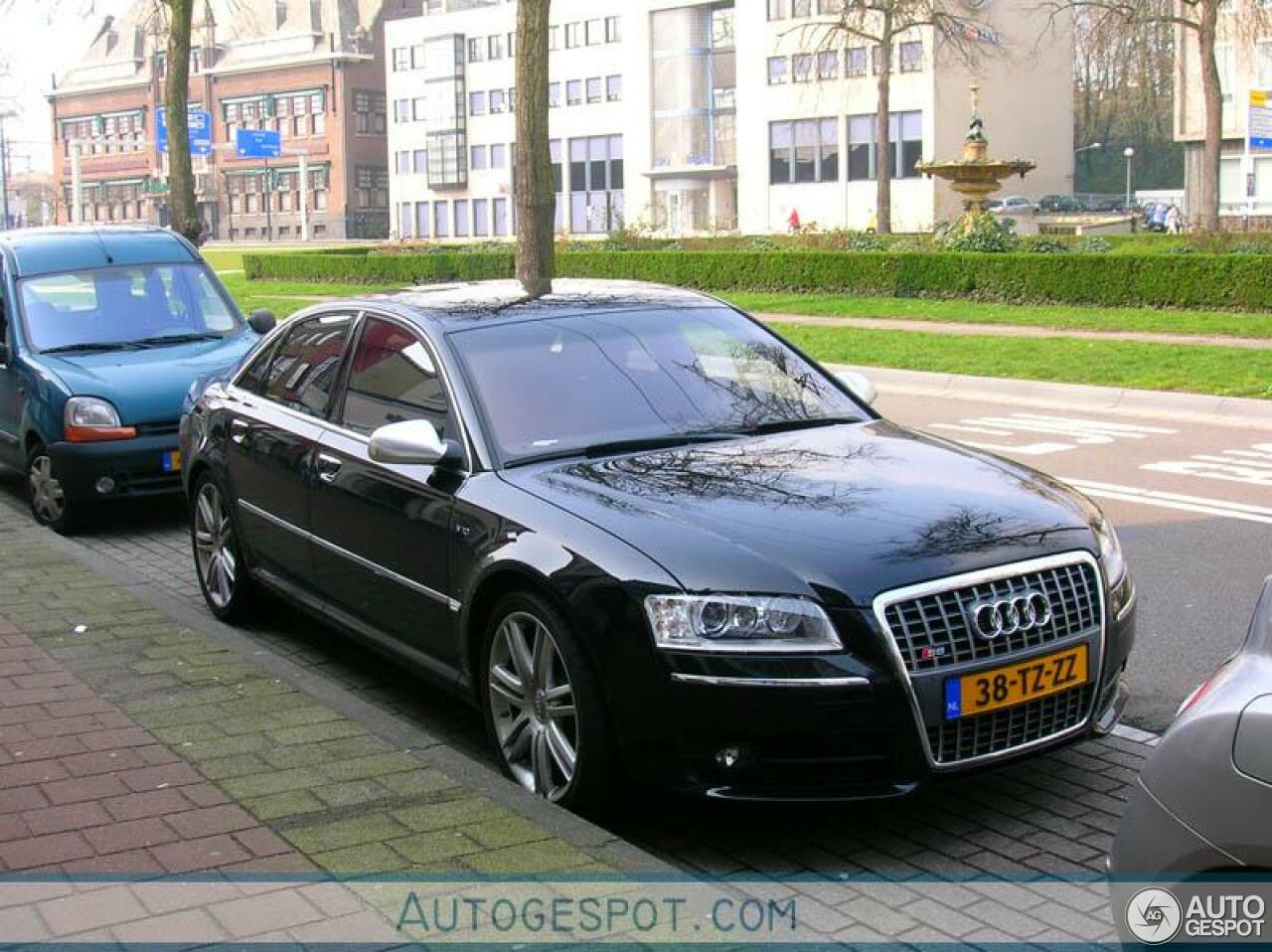 Audi S8 D3