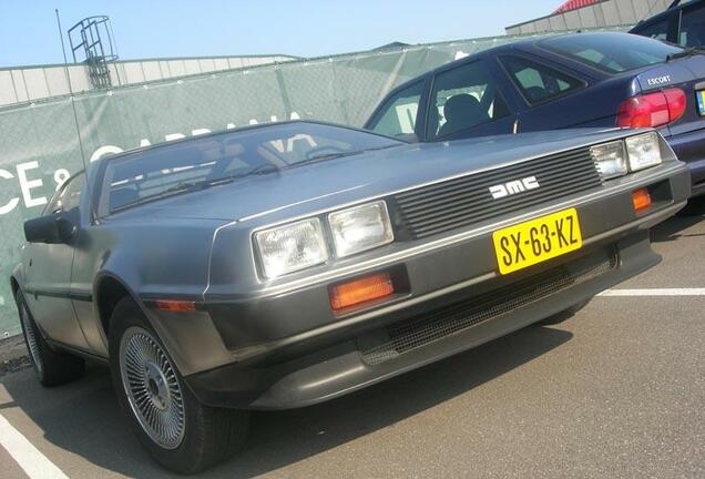 DeLorean DMC-12