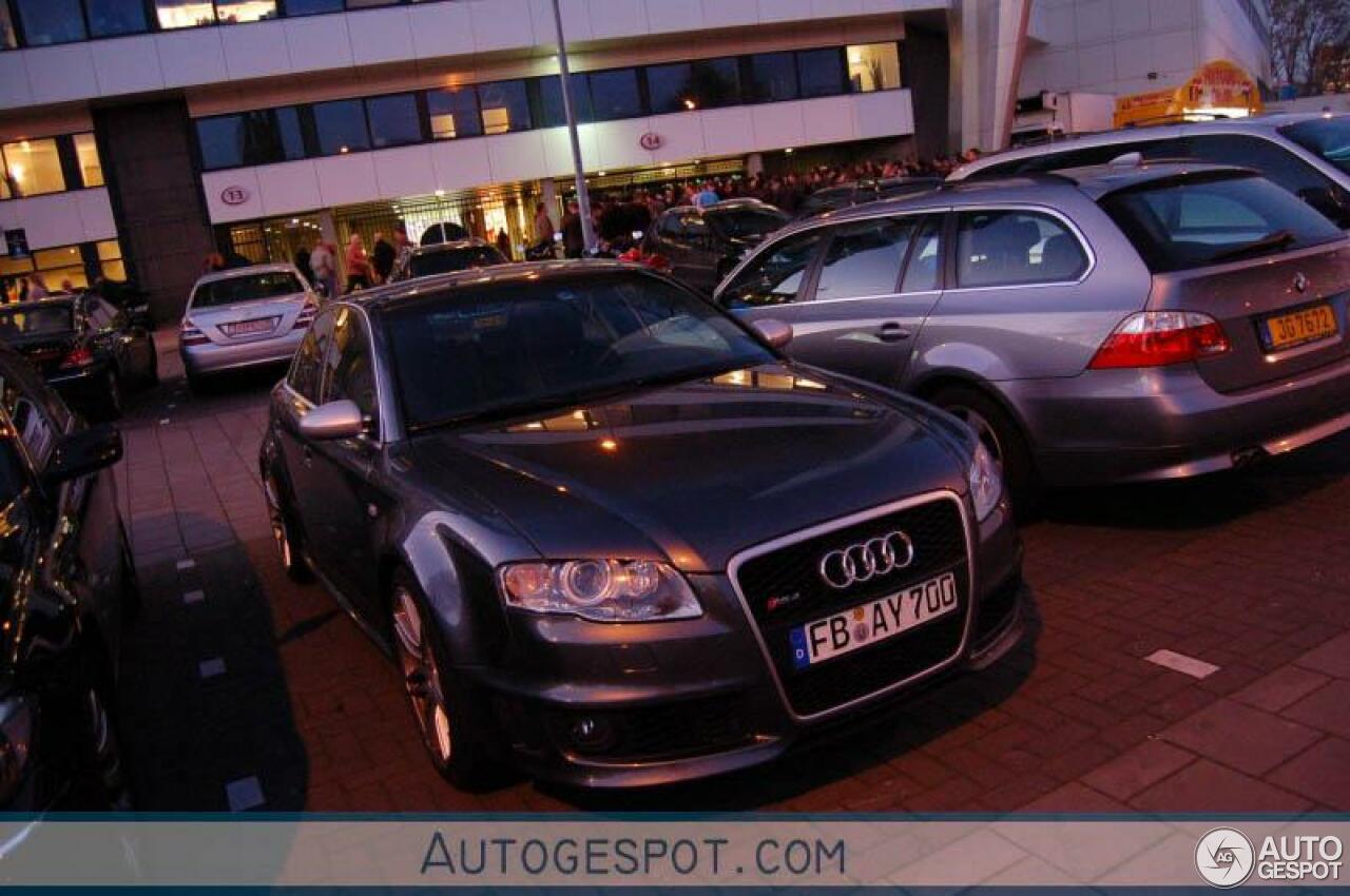 Audi RS4 Sedan