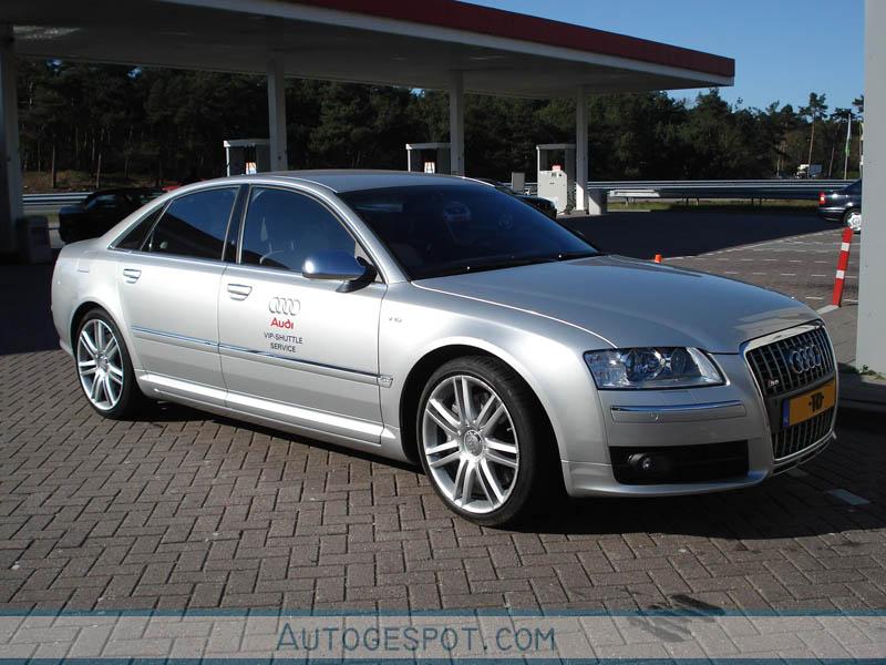 Audi S8 D3