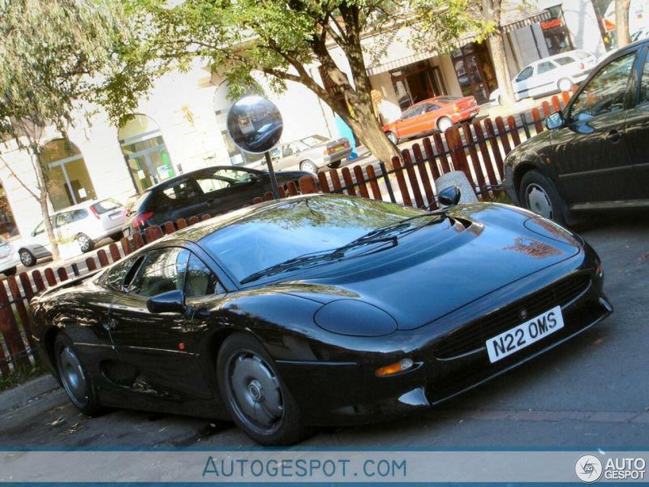 Jaguar XJ220