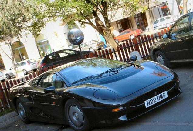 Jaguar XJ220