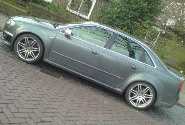 Audi RS4 Sedan