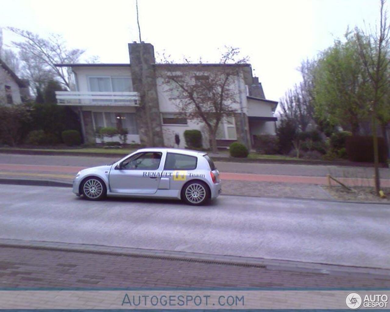 Renault Clio V6