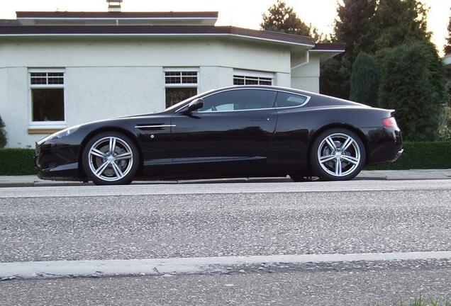 Aston Martin DB9