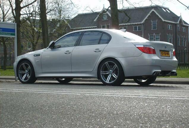 BMW M5 E60 2005