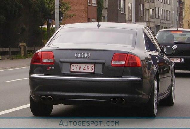 Audi S8 D3