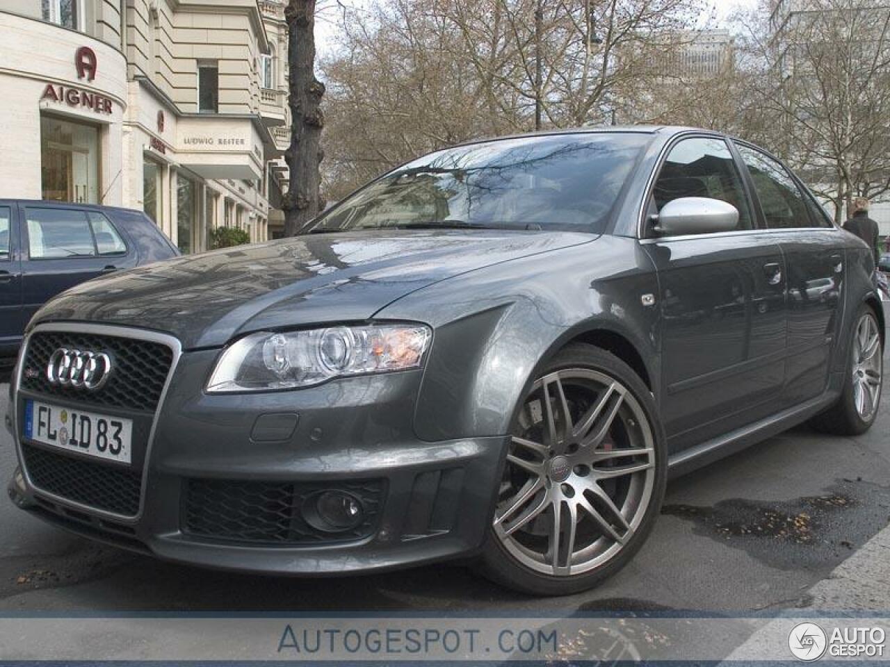 Audi RS4 Sedan