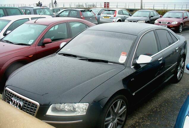 Audi S8 D3