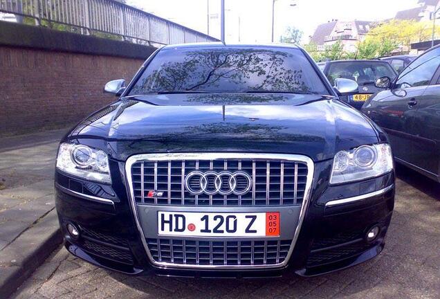 Audi S8 D3