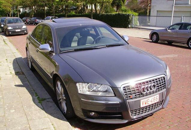 Audi S8 D3