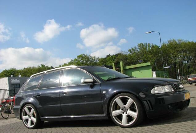 Audi RS4 Avant B5