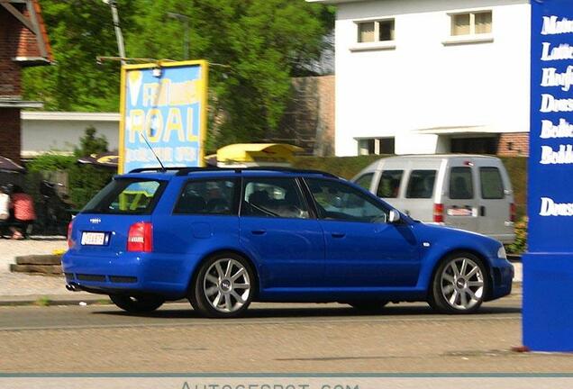 Audi RS4 Avant B5