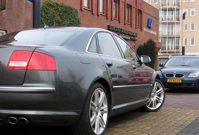 Audi S8 D3