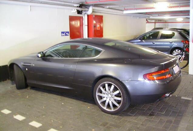 Aston Martin DB9