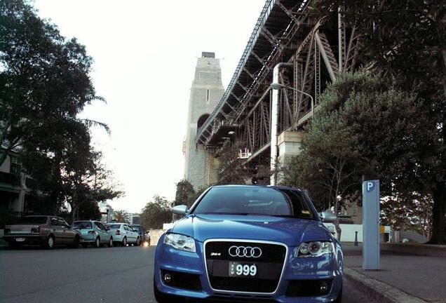 Audi RS4 Sedan