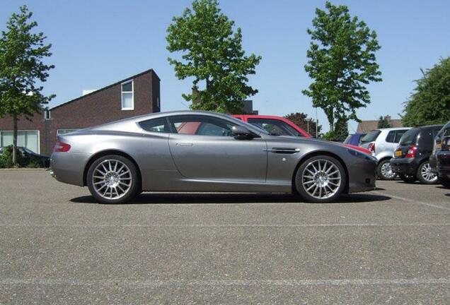 Aston Martin DB9